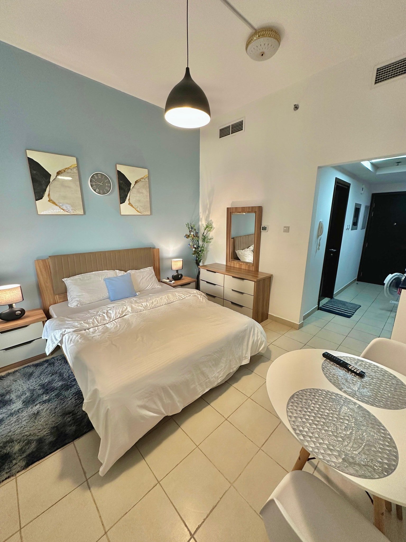 Studio apartment available in Marina