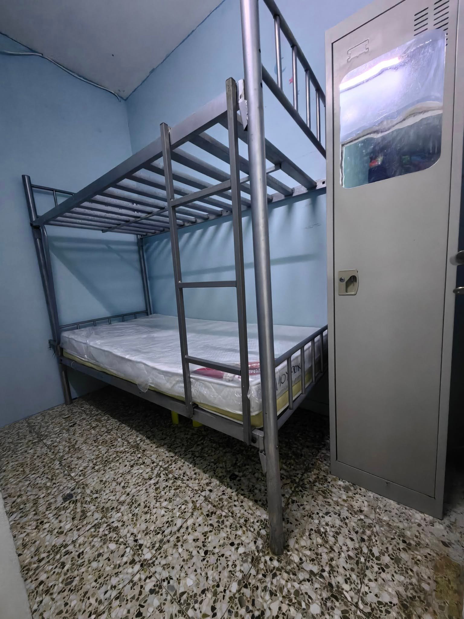 Fully closed partition near rigga metro