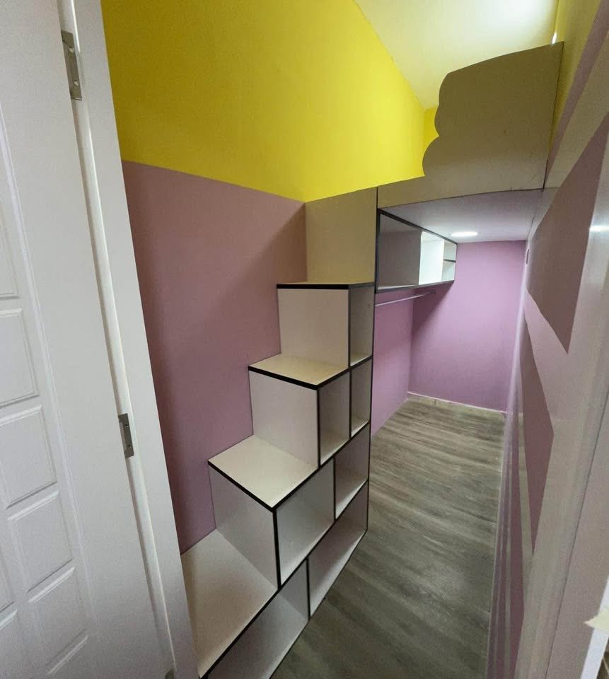 CLOSED UP TO CEILING PARTITION/FOR SINGLE/ FOR TWO PERSONS/FOR KABAYAN ONLY