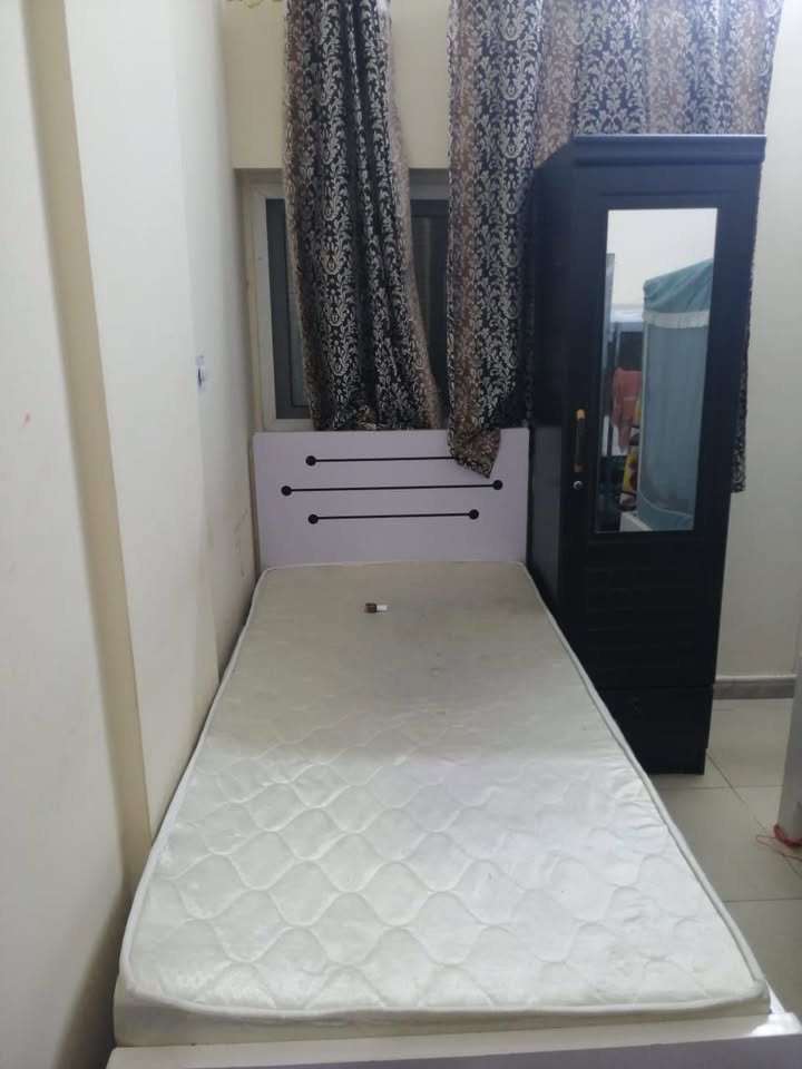 Lady bed space and room available in old muwehla